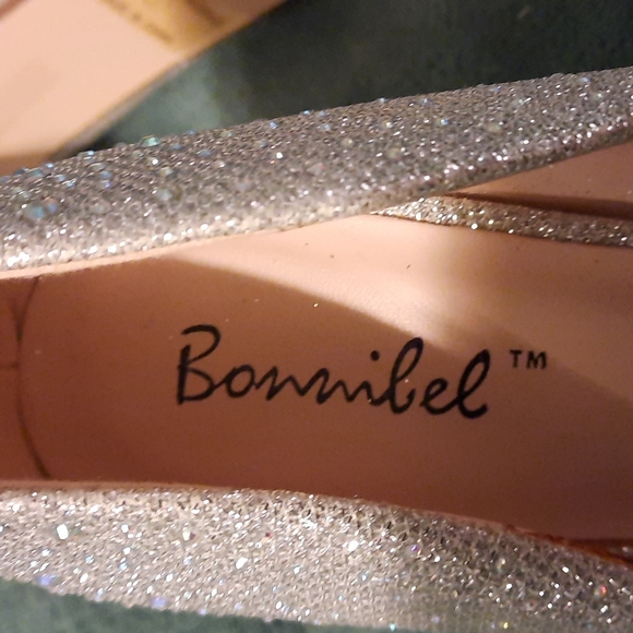 New Bonnilel Rhinestone Silver 4 in Heels, .50 Toe Lift, Rounded Toe, Size 8M. - Picture 8 of 10